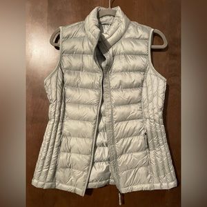 Warm polyfill vest - silver / gray 32 degrees - size small - like new